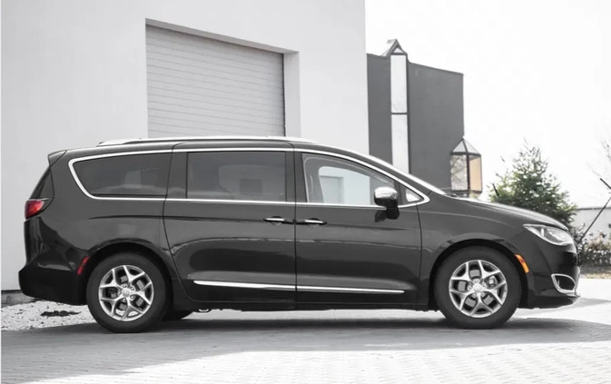 Chrysler Pacifica cena 114999 przebieg: 79500, rok produkcji 2018 z Pilawa małe 529